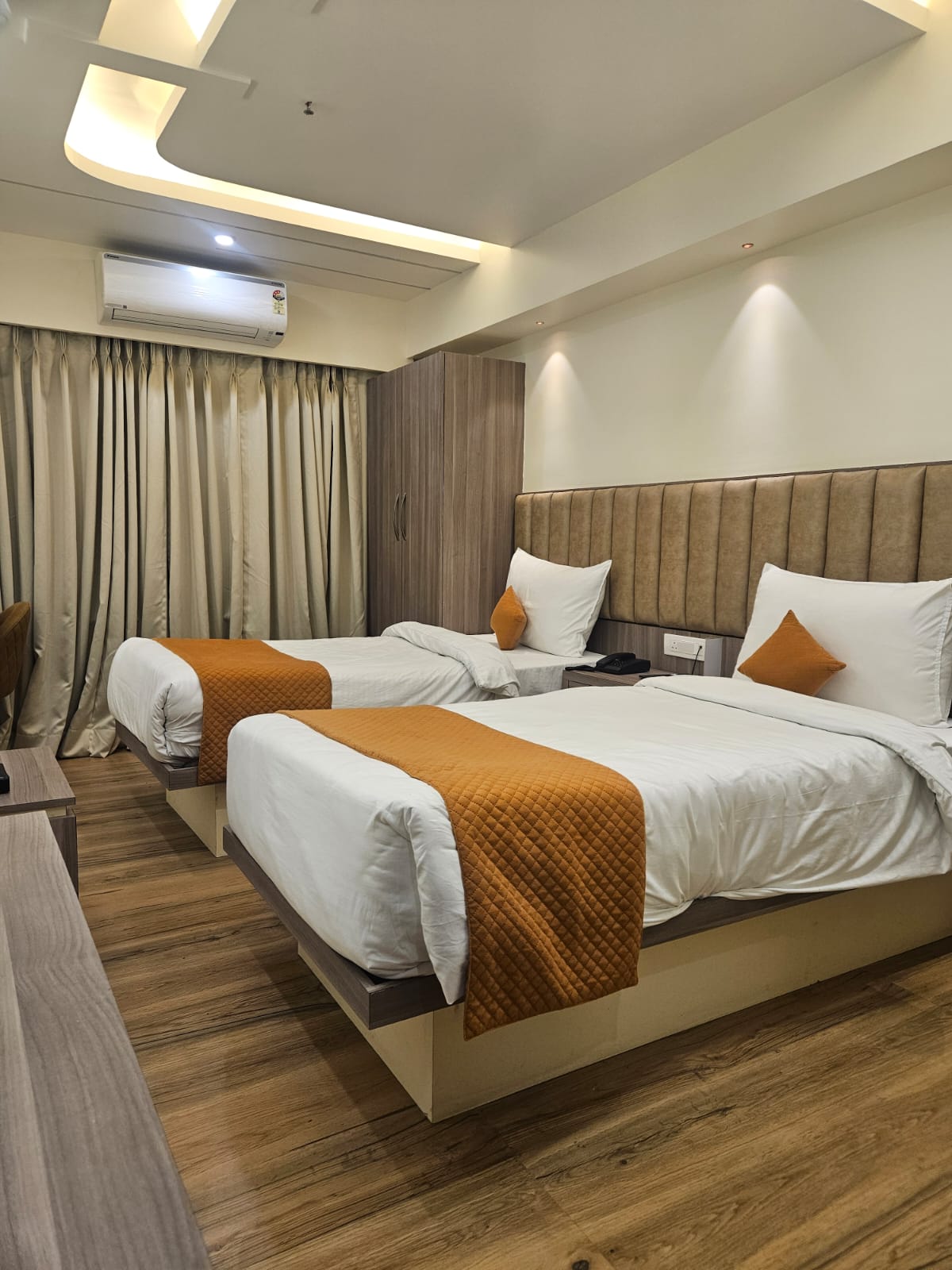 Twin Bed Room